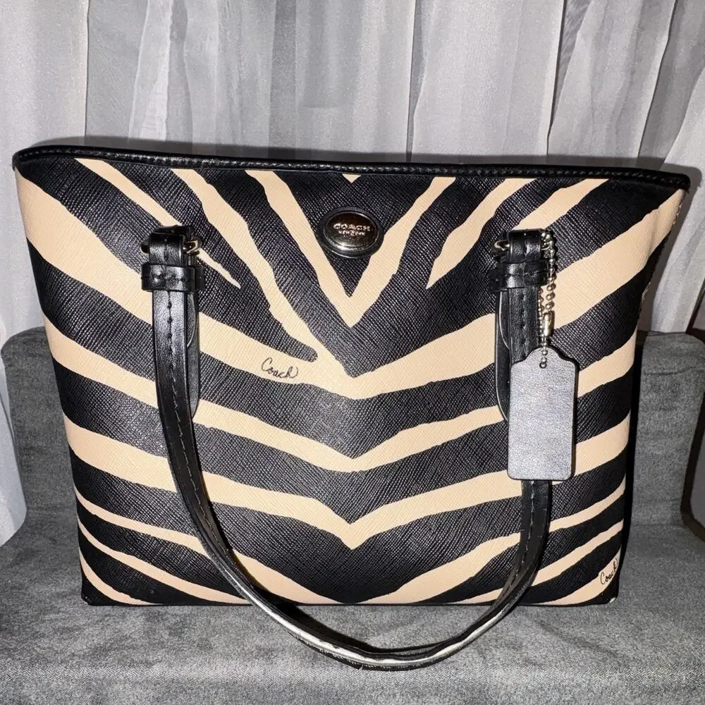 Coach bag has